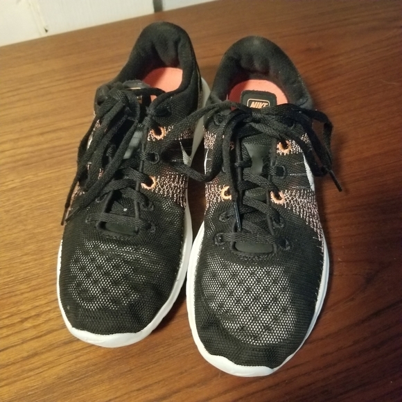 Nike Flex women's sz 8.5 in very GUC. Cleaned and sanitized. - Picture 3 of 9